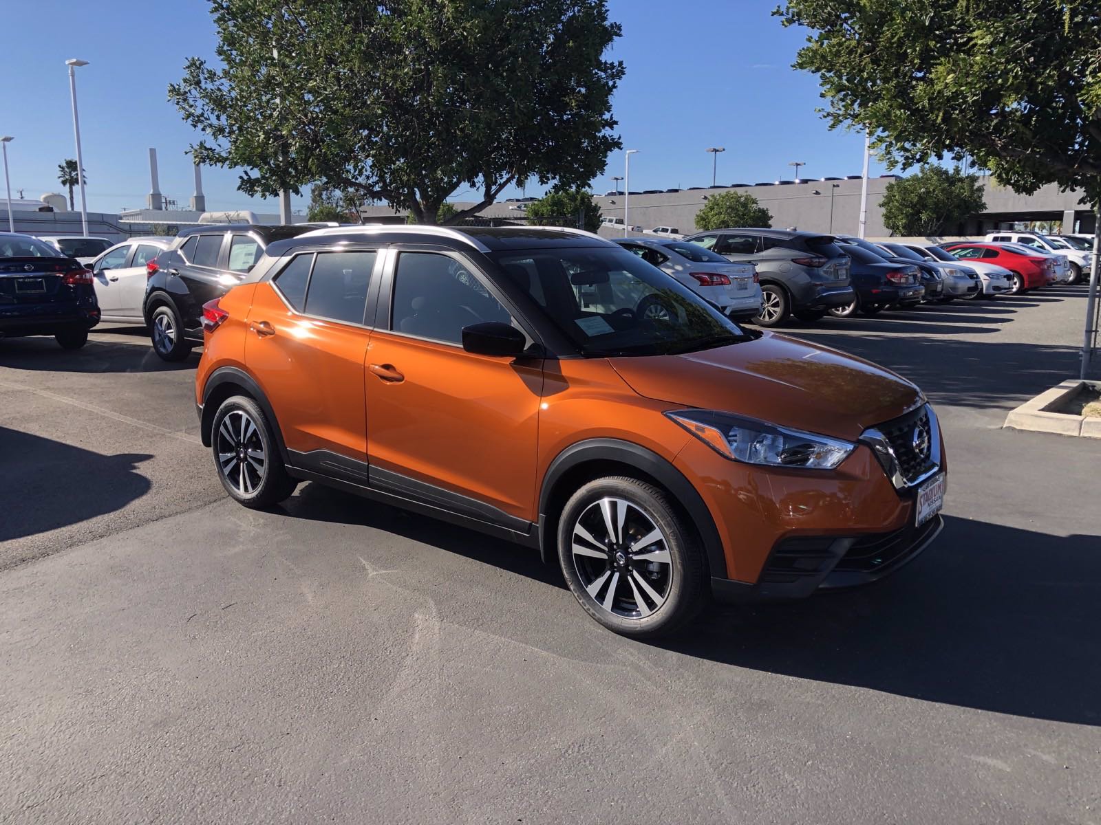 nissan kicks orange